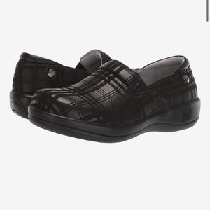 New Without Tags Alegria Keli Professional Nursing Clog Shoes in Black